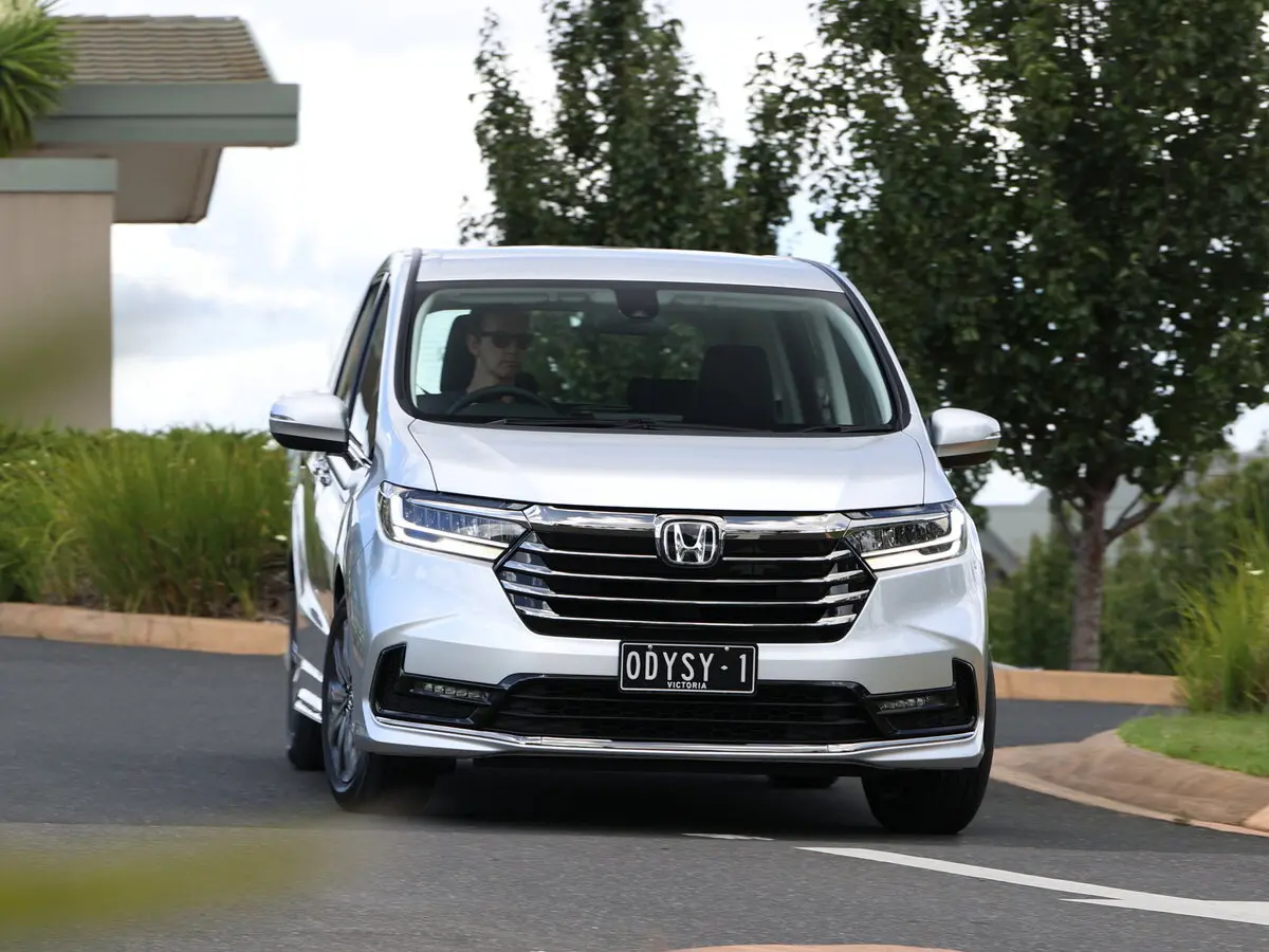Honda Odyssey V Рестайлинг 2 Минивэн — фото 3