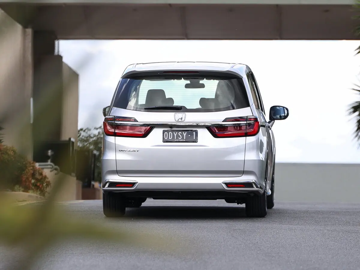 Honda Odyssey V Рестайлинг 2 Минивэн — фото 4