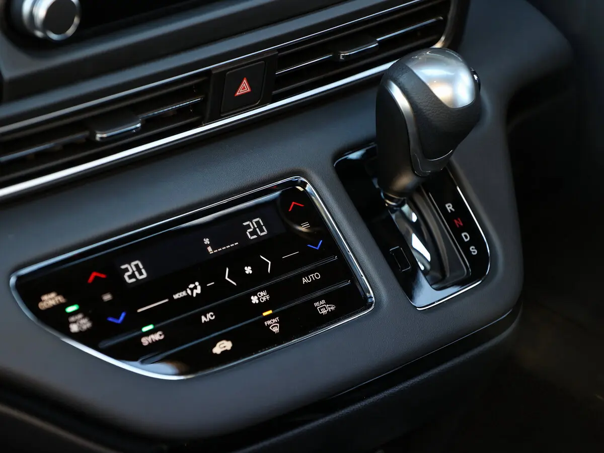 Honda Odyssey V Рестайлинг 2 Минивэн — фото 13