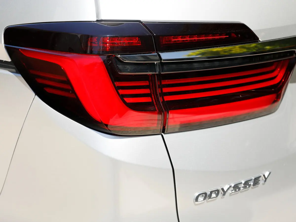 Honda Odyssey V Рестайлинг 2 Минивэн — фото 17