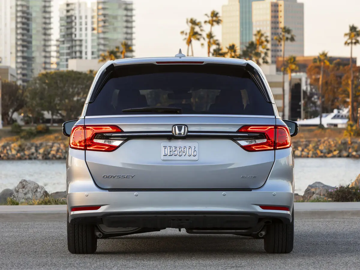Honda Odyssey (North America) V Рестайлинг Минивэн — photo 4