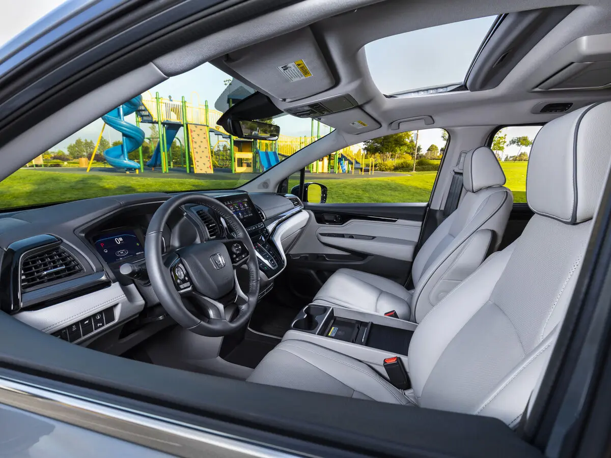 Honda Odyssey (North America) V Рестайлинг Минивэн — photo 8