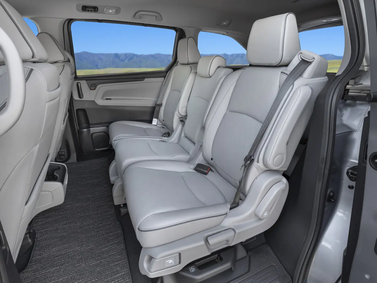 Honda Odyssey (North America) V Рестайлинг Минивэн — photo 11