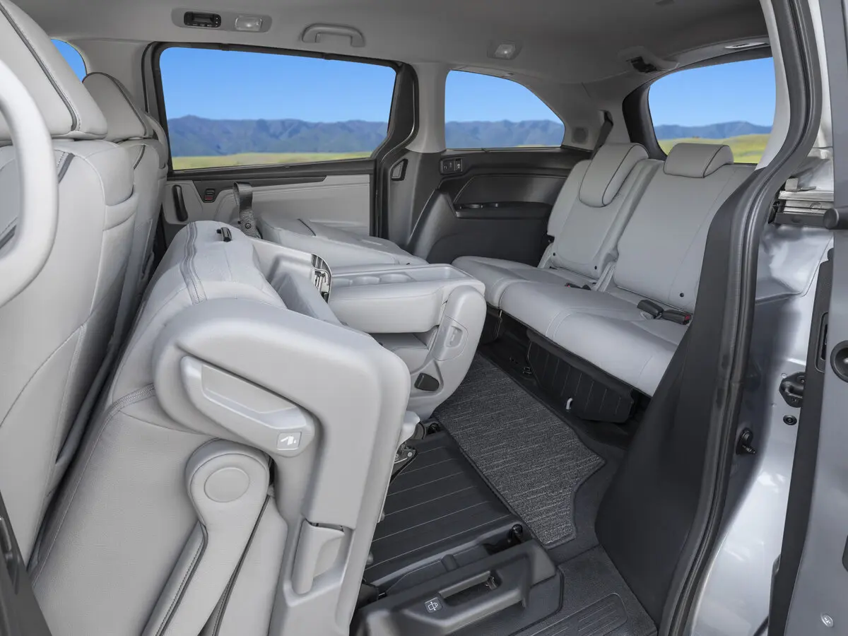 Honda Odyssey (North America) V Рестайлинг Минивэн — photo 12