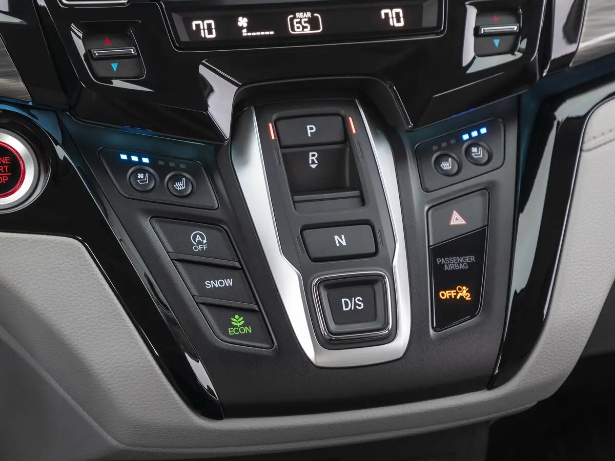Honda Odyssey (North America) V Рестайлинг Минивэн — photo 14
