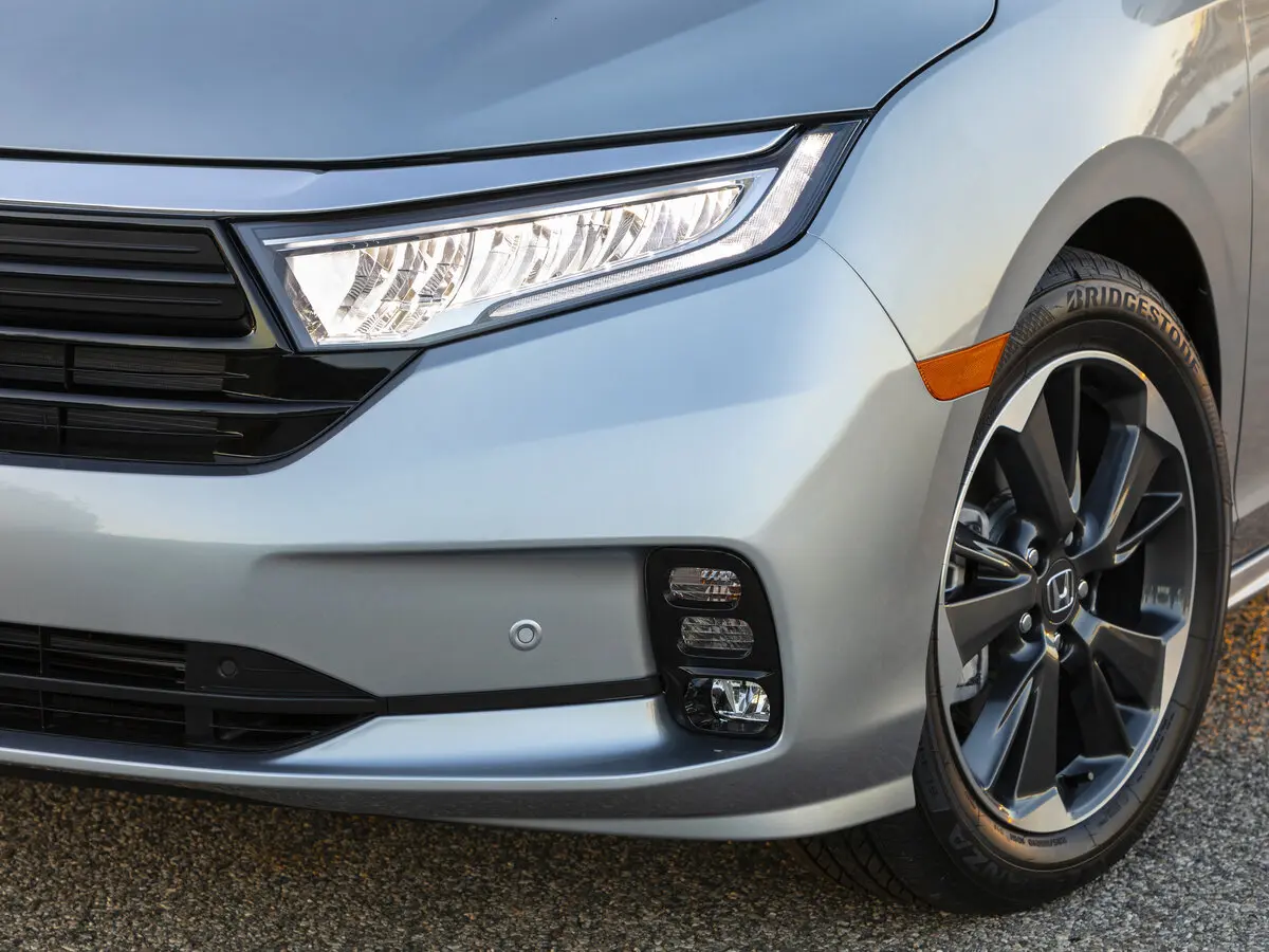 Honda Odyssey (North America) V Рестайлинг Минивэн — photo 16