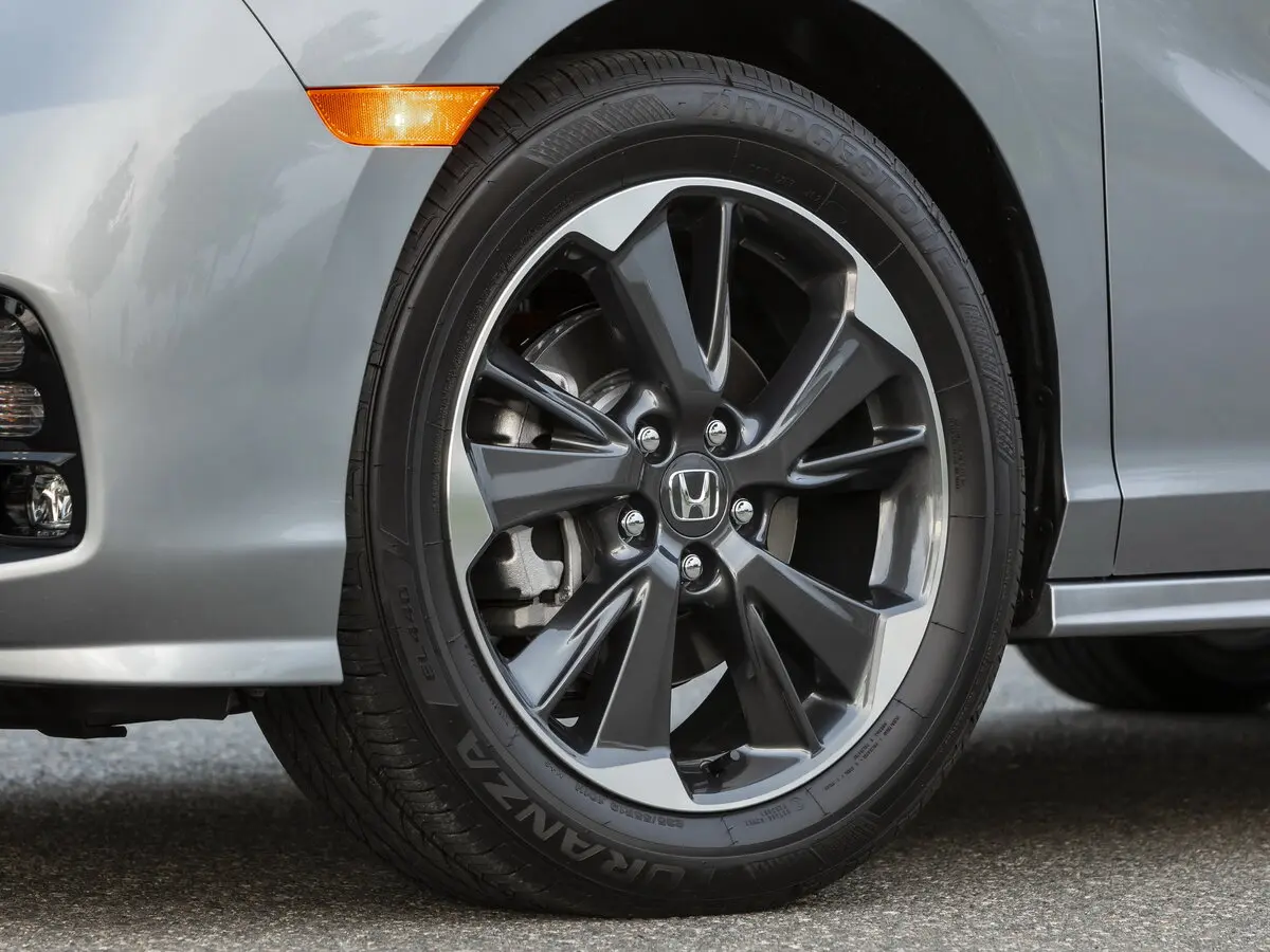 Honda Odyssey (North America) V Рестайлинг Минивэн — photo 20