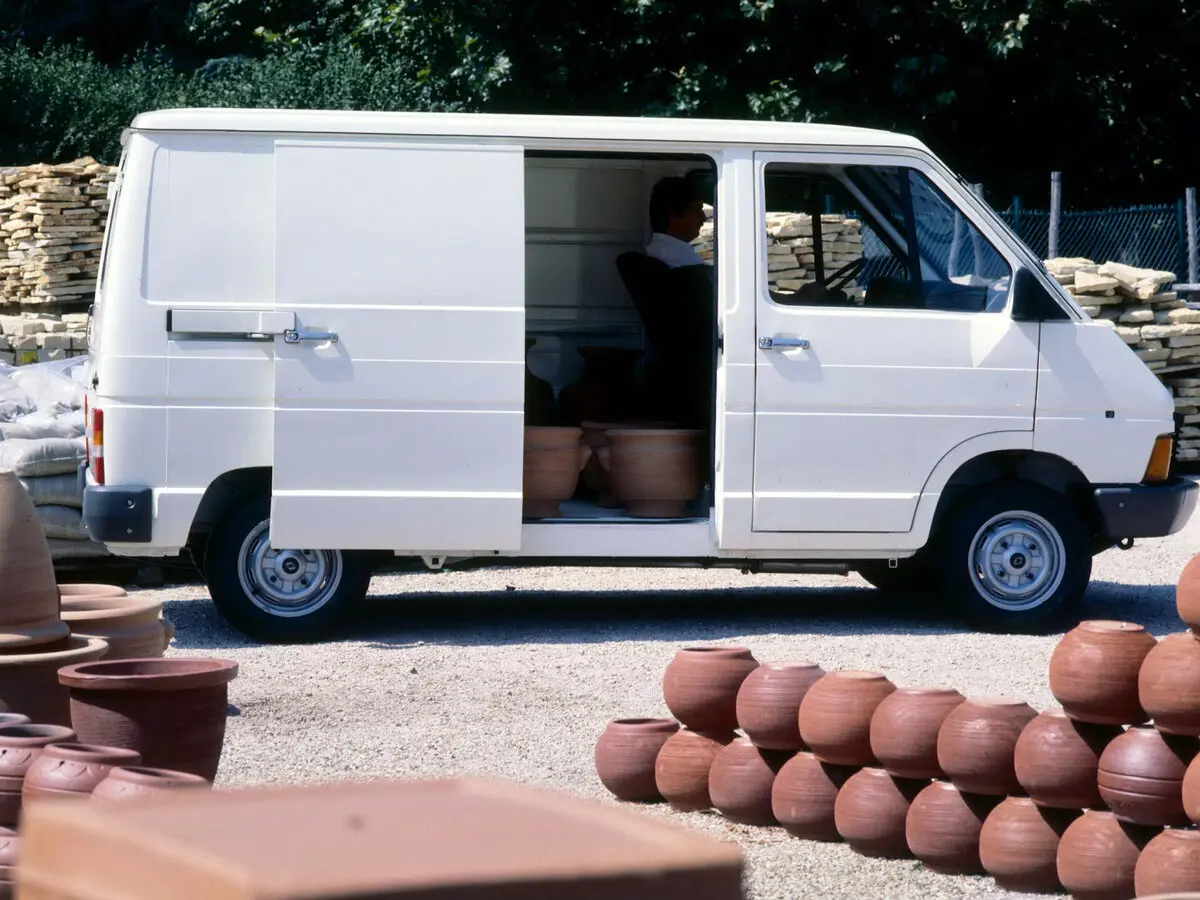 Renault Trafic I Фургон — photo 2