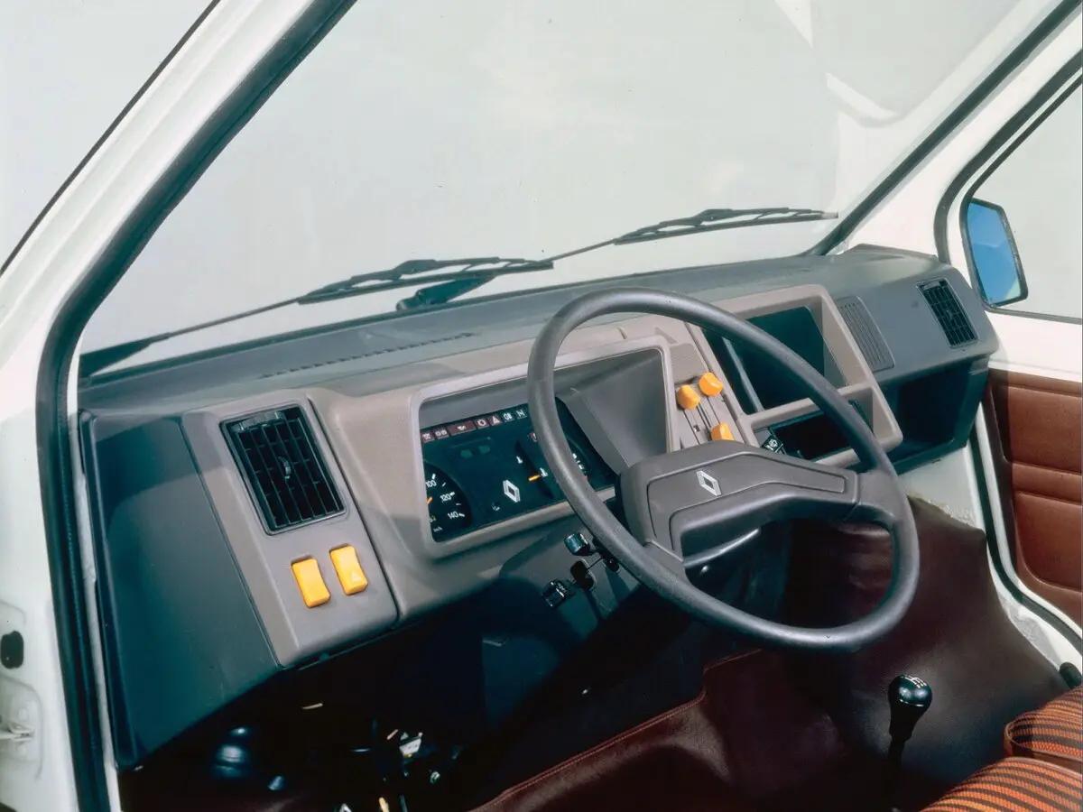 Renault Trafic I Фургон — photo 4
