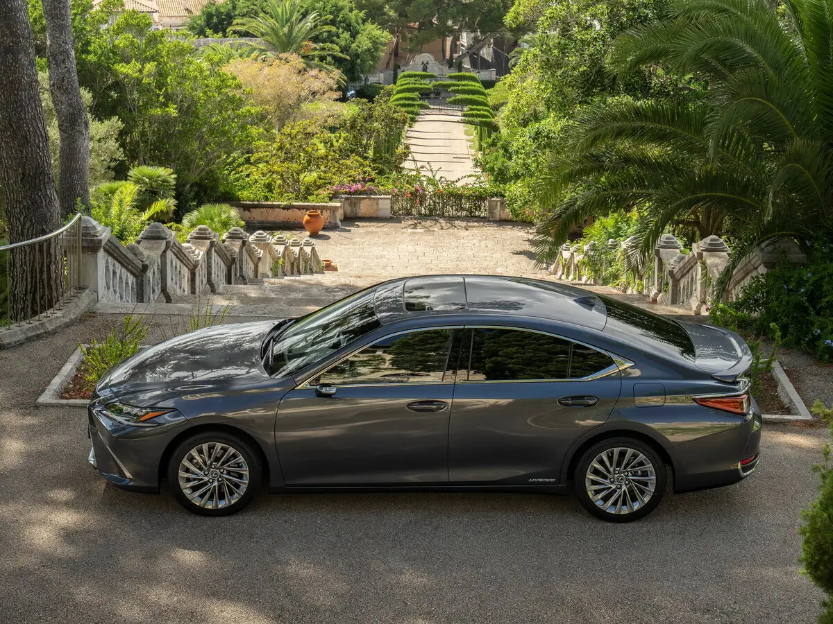 Lexus ES VII Рестайлинг Седан — фото 2