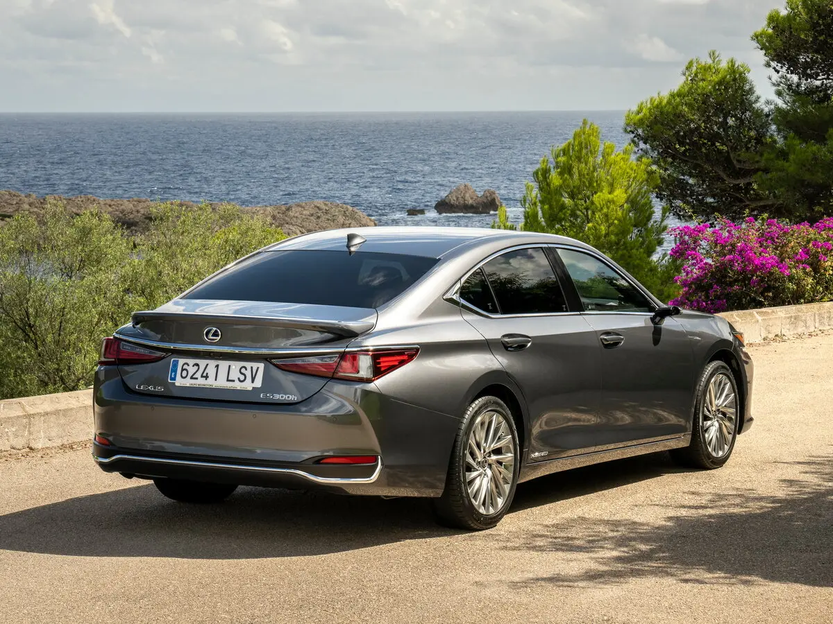 Lexus ES VII Рестайлинг Седан — фото 5
