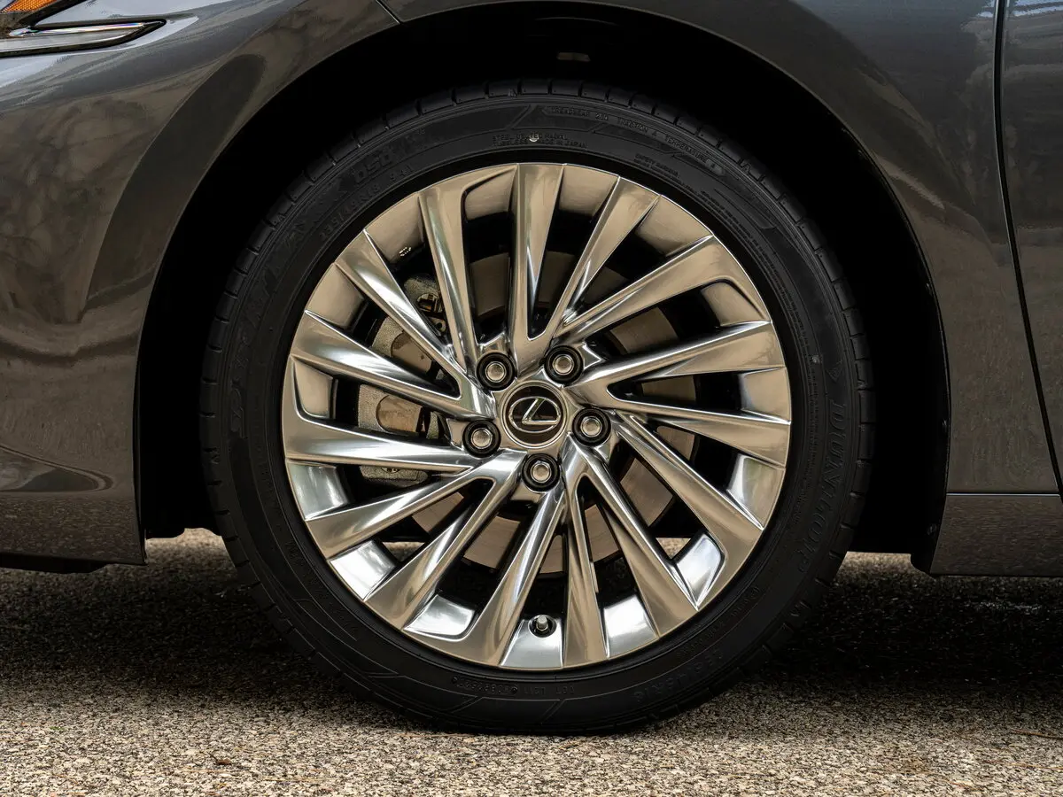 Lexus ES VII Рестайлинг Седан — фото 20