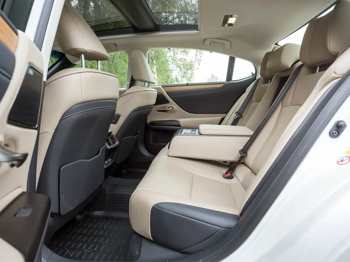 Lexus ES VII Рестайлинг Седан — фото 31