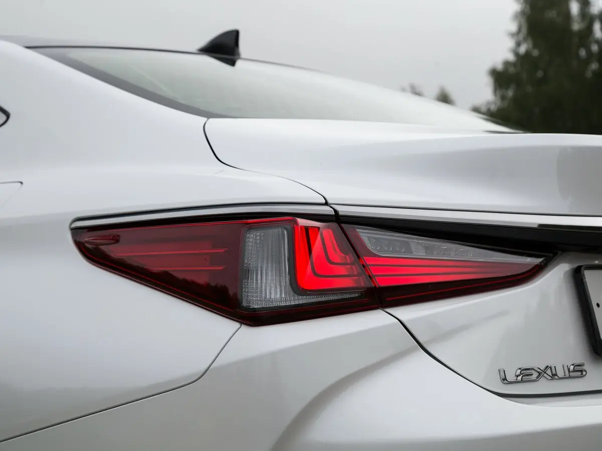 Lexus ES VII Рестайлинг Седан — фото 37