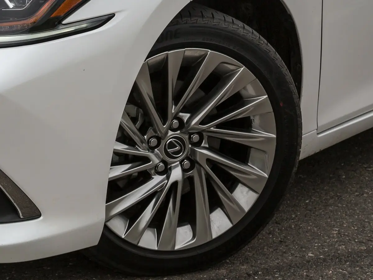 Lexus ES VII Рестайлинг Седан — фото 40