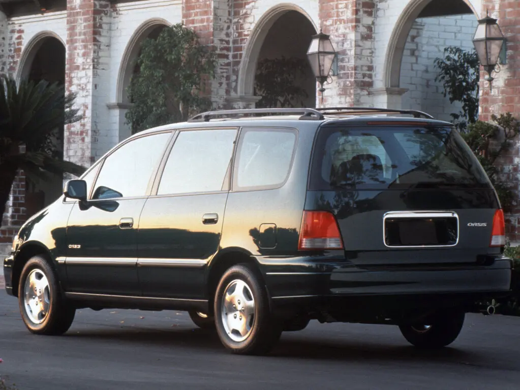 Isuzu Oasis 1995 – 1999 Компактвэн — photo 2