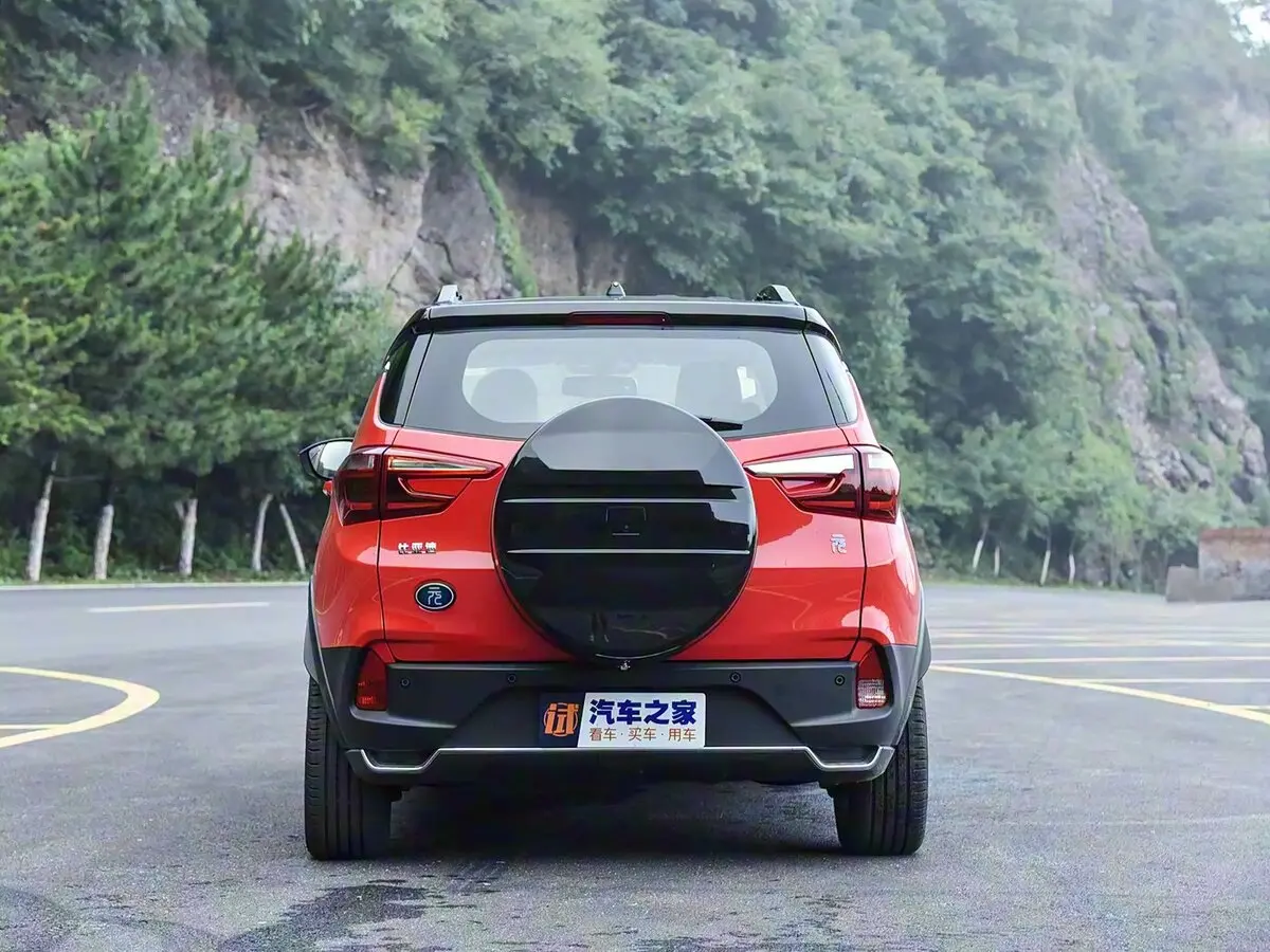 BYD Yuan I Рестайлинг (EV) Внедорожник 5 дв. — фото 4