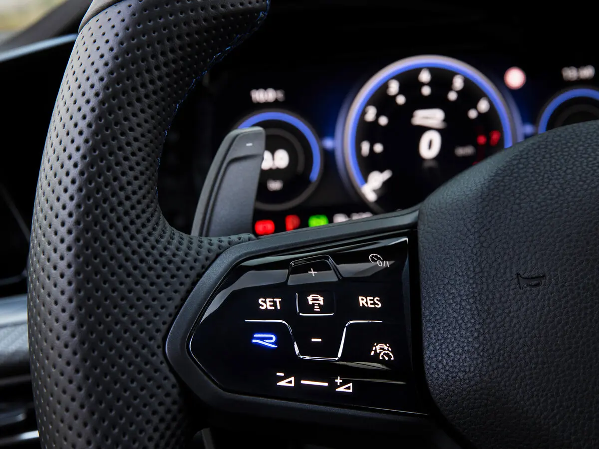 Volkswagen Golf R VIII Хэтчбек 5 дв. — сүрөт 10