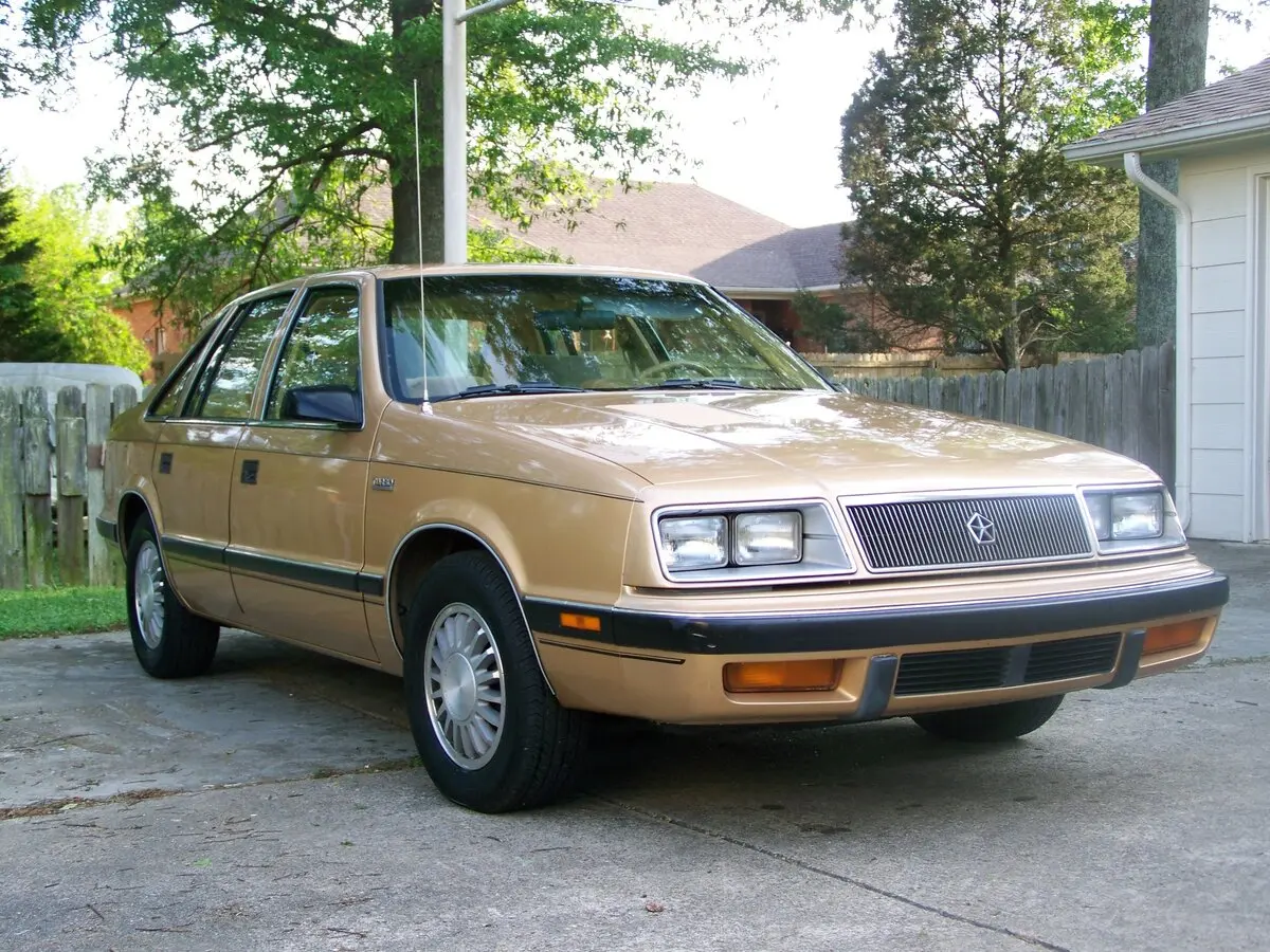 Chrysler LeBaron III Седан — сүрөт 2