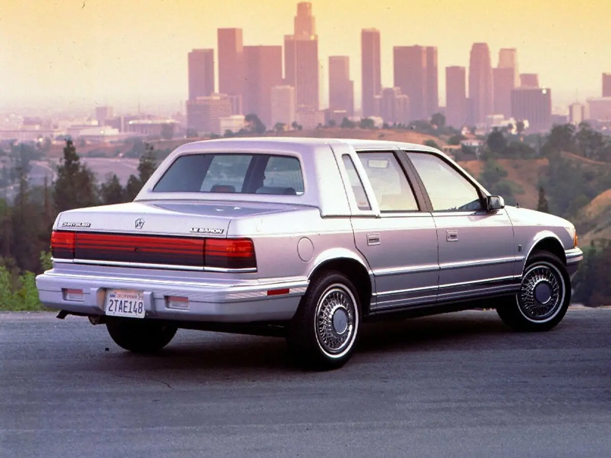 Chrysler LeBaron III Рестайлинг Седан — сүрөт 2