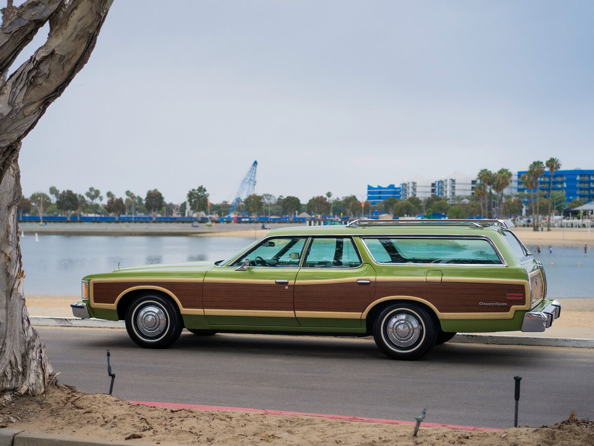 Ford LTD Country Squire I Универсал 5 дв. — фото 2
