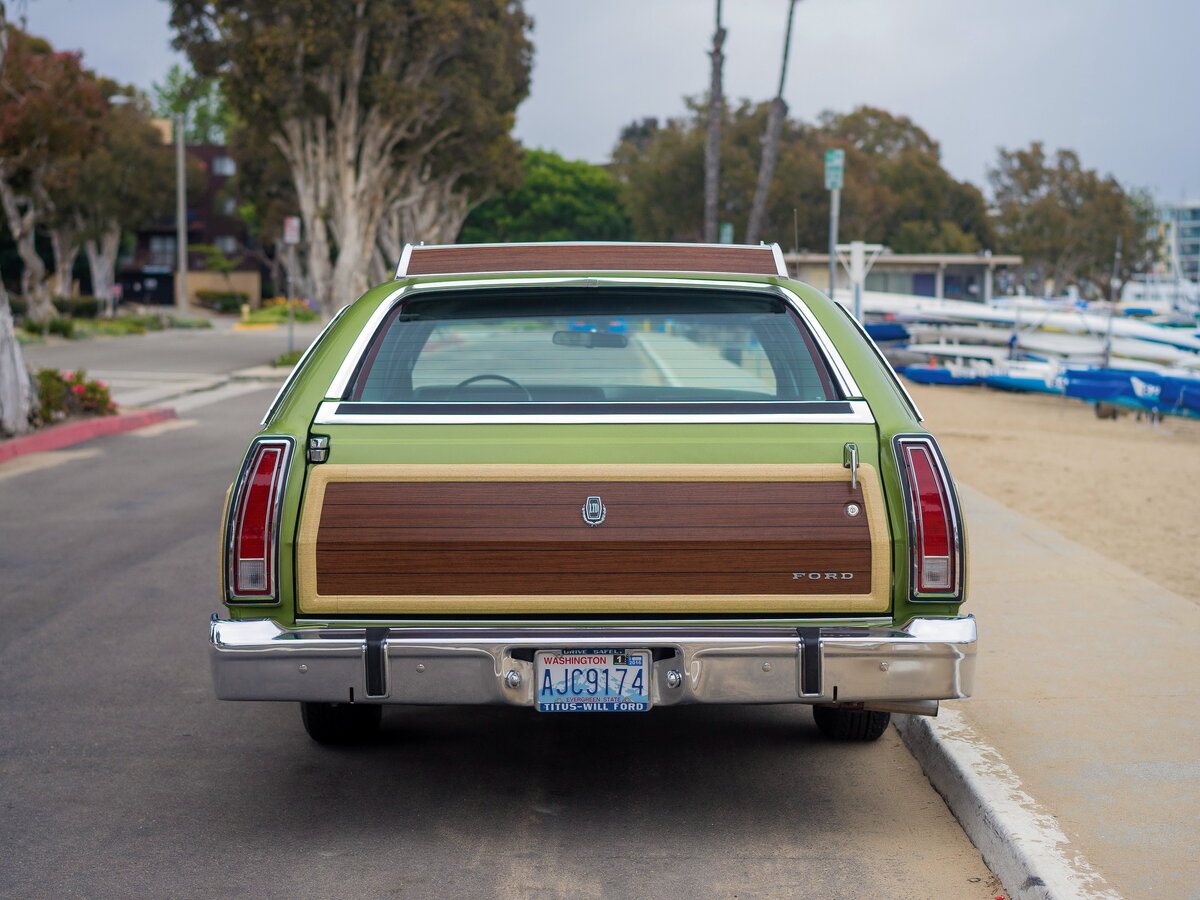 Ford LTD Country Squire I Универсал 5 дв. — фото 4