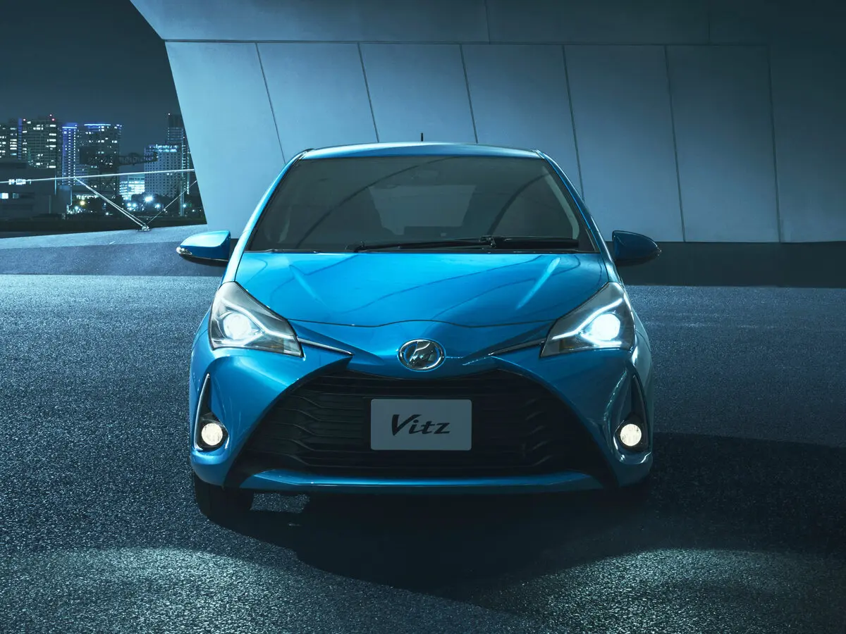 Toyota Vitz III (XP130) Рестайлинг 2 Хэтчбек 5 дв. — сүрөт 2