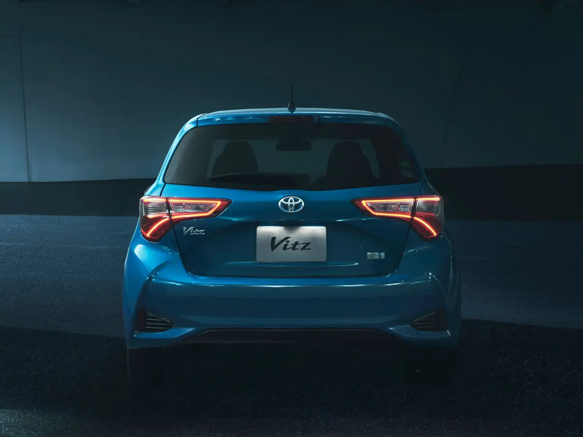 Toyota Vitz III (XP130) Рестайлинг 2 Хэтчбек 5 дв. — сүрөт 3