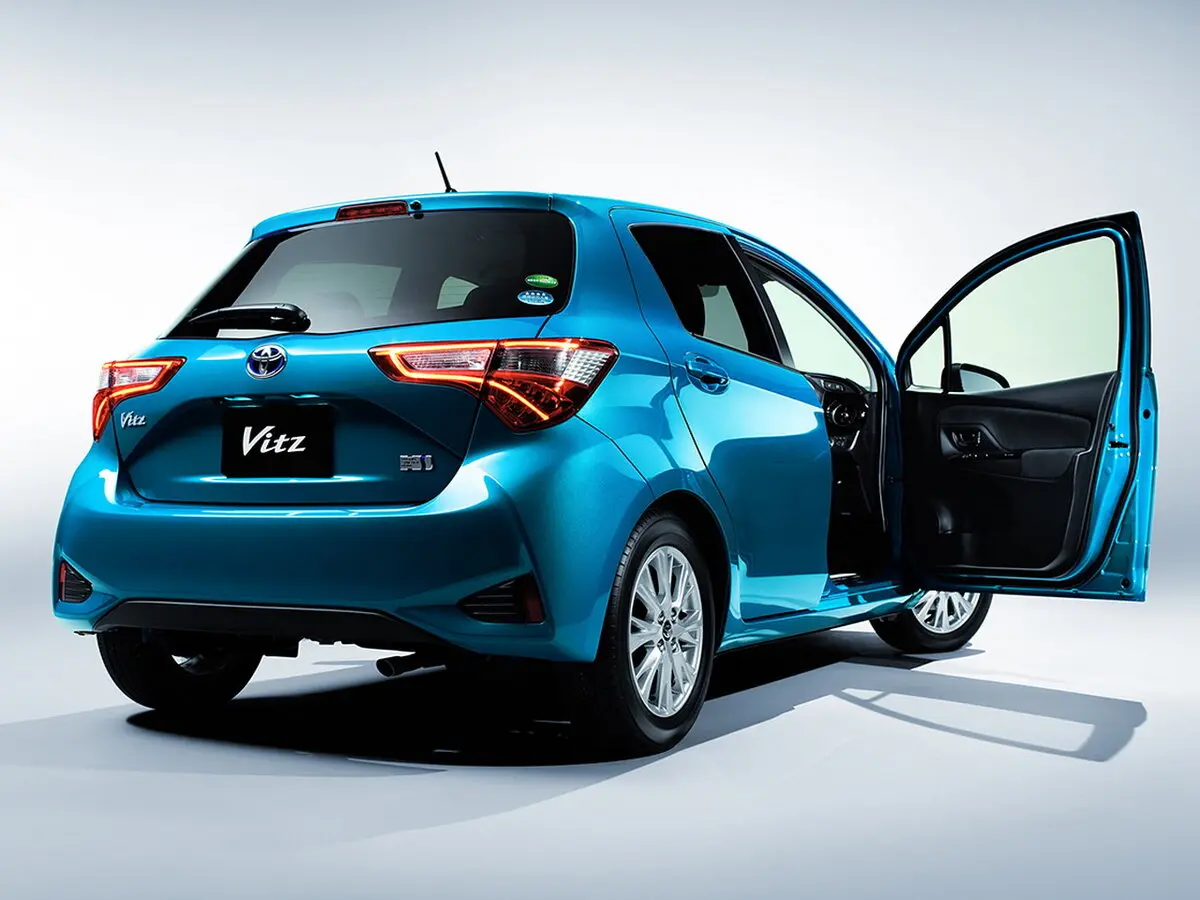 Toyota Vitz III (XP130) Рестайлинг 2 Хэтчбек 5 дв. — сүрөт 4