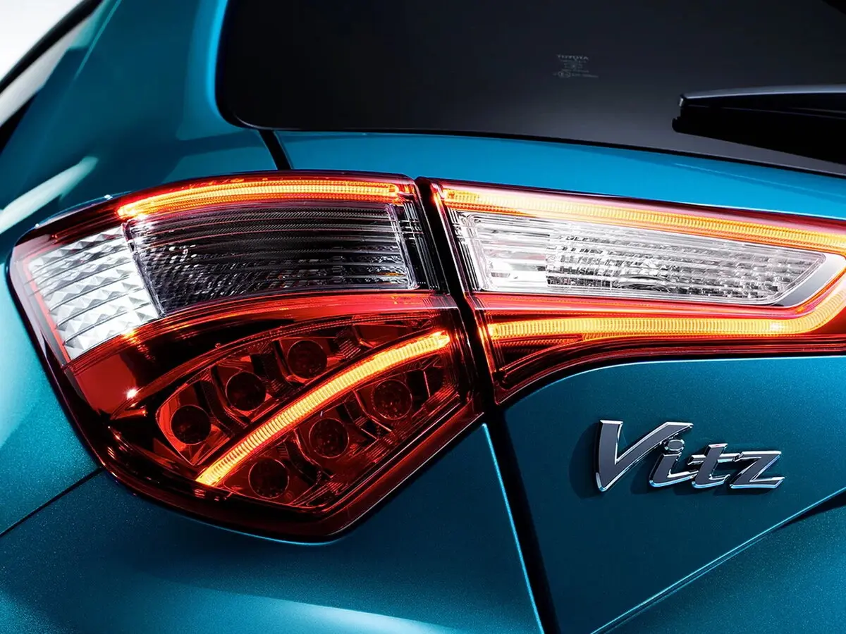 Toyota Vitz III (XP130) Рестайлинг 2 Хэтчбек 5 дв. — сүрөт 8