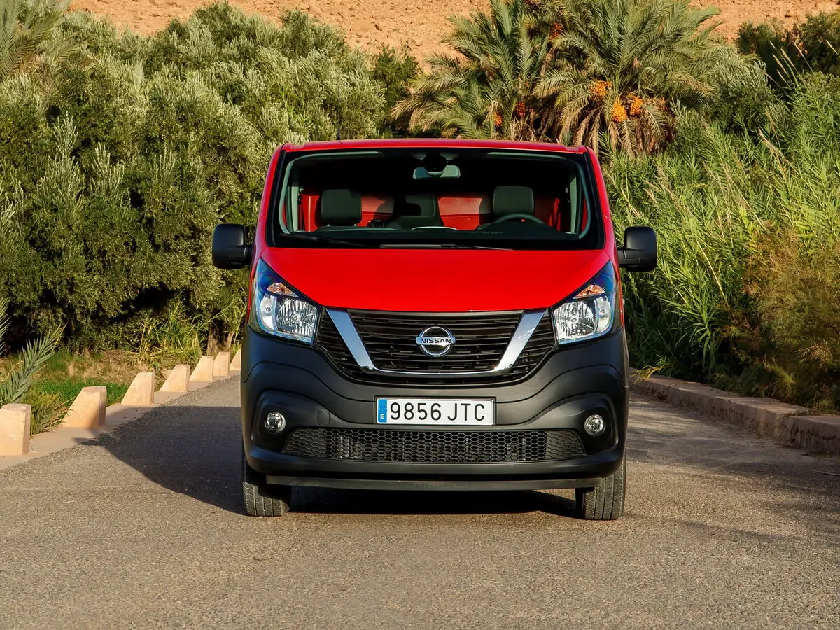 Nissan NV300 2016 – 2021 Фургон — photo 3
