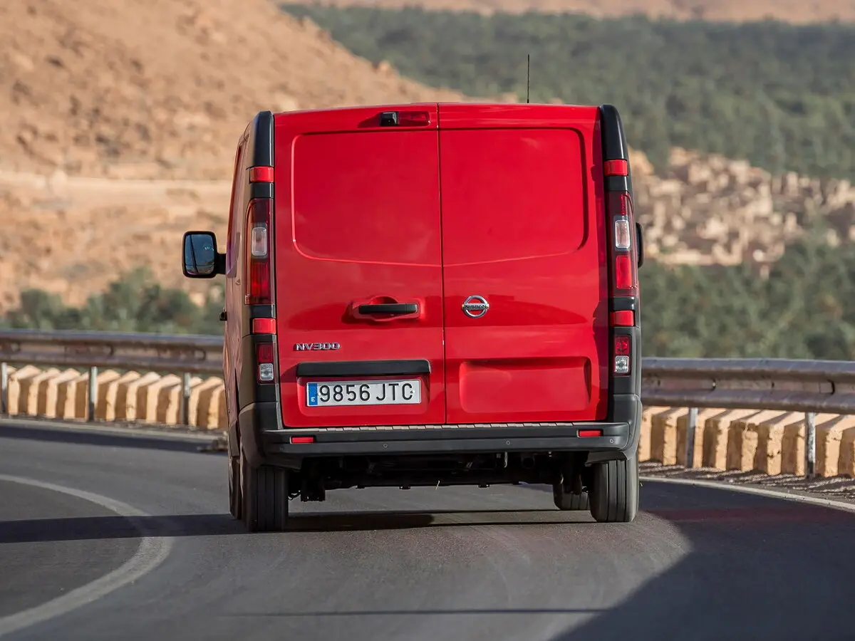 Nissan NV300 2016 – 2021 Фургон — photo 4