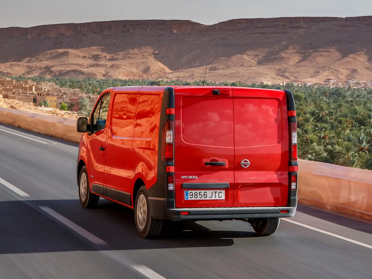 Nissan NV300 2016 – 2021 Фургон — photo 5