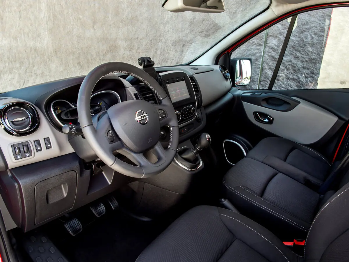Nissan NV300 2016 – 2021 Фургон — photo 6