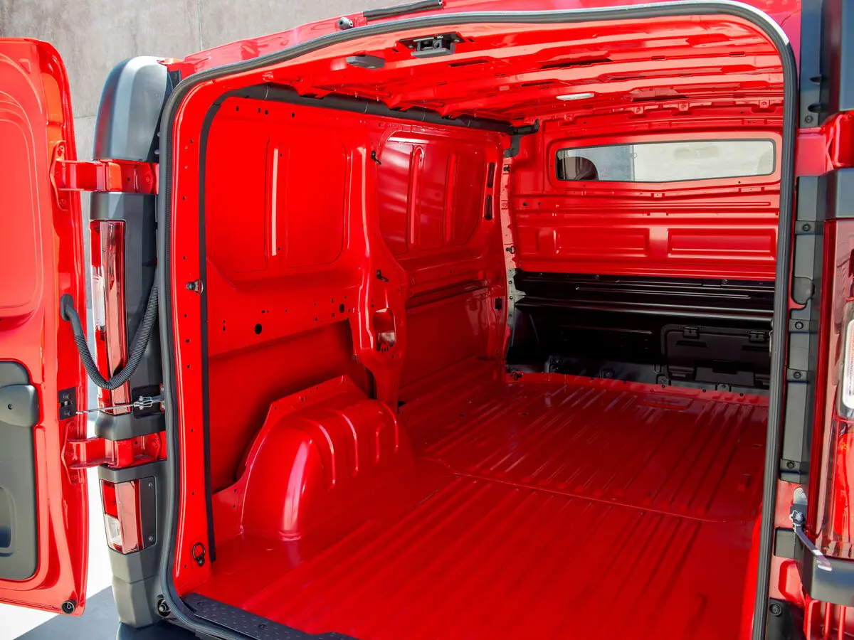 Nissan NV300 2016 – 2021 Фургон — photo 7