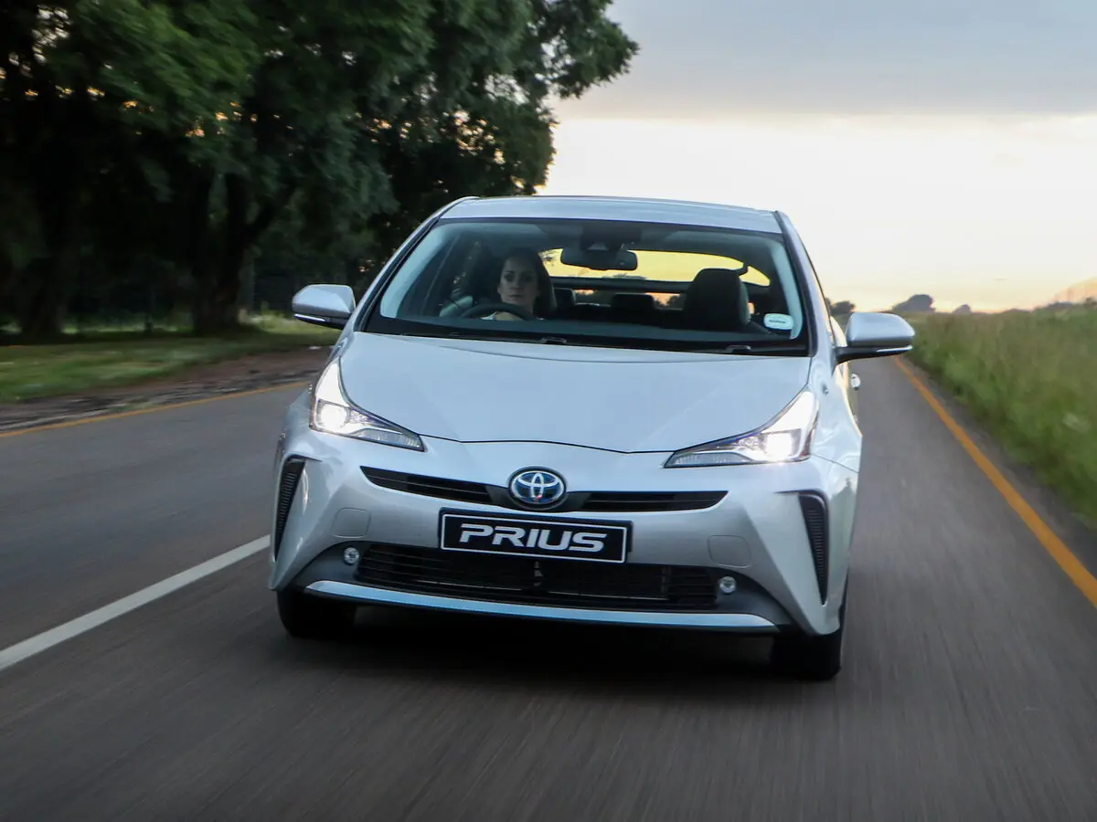 Toyota Prius IV Рестайлинг (XW50) Лифтбек — фото 3
