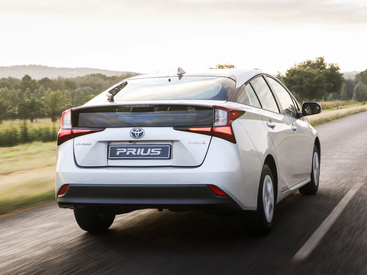 Toyota Prius IV Рестайлинг (XW50) Лифтбек — фото 4