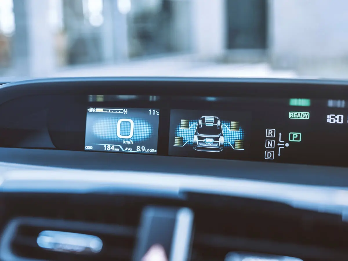 Toyota Prius IV Рестайлинг (XW50) Лифтбек — фото 8