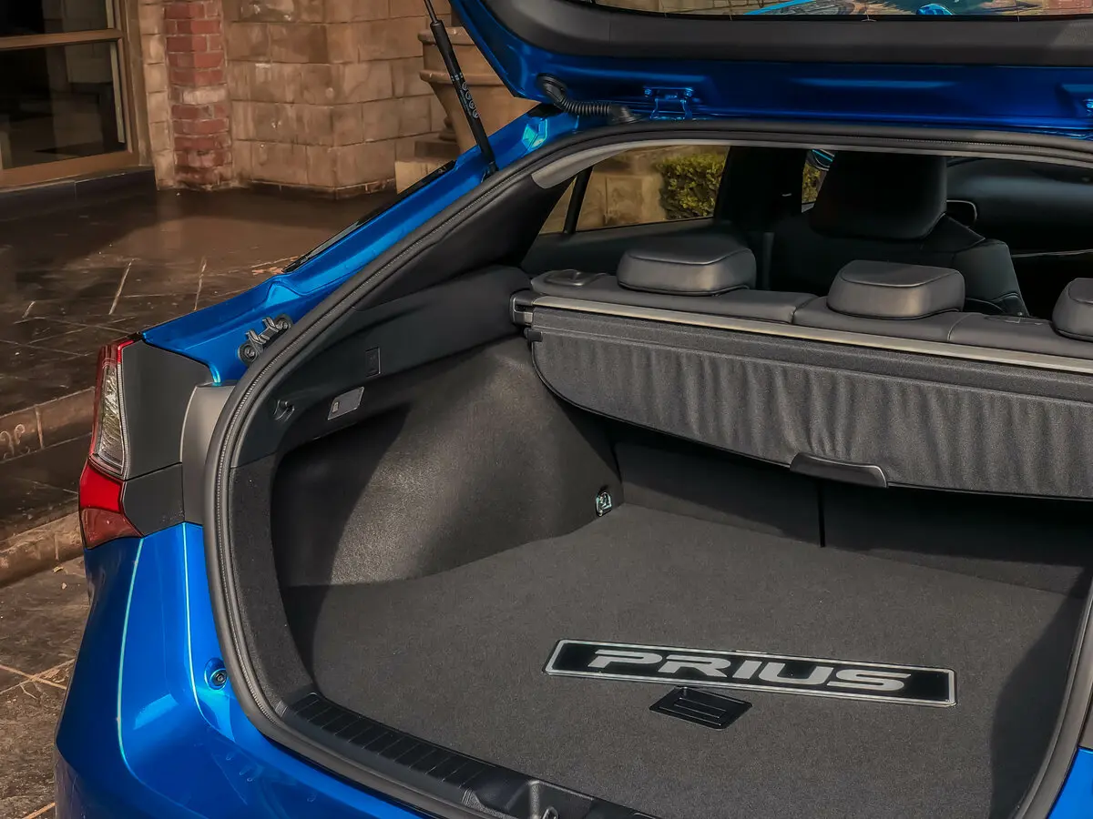 Toyota Prius IV Рестайлинг (XW50) Лифтбек — фото 12