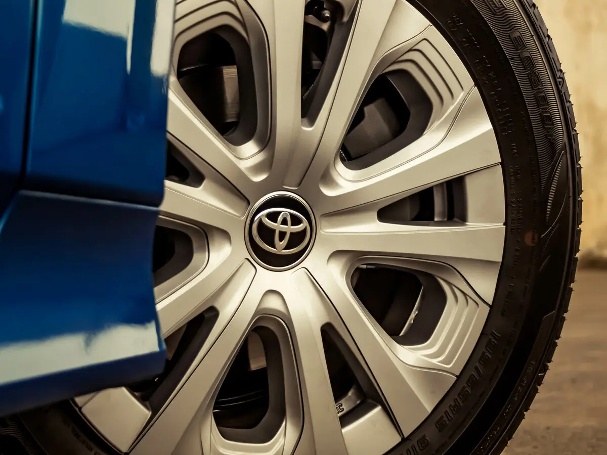 Toyota Prius IV Рестайлинг (XW50) Лифтбек — фото 17