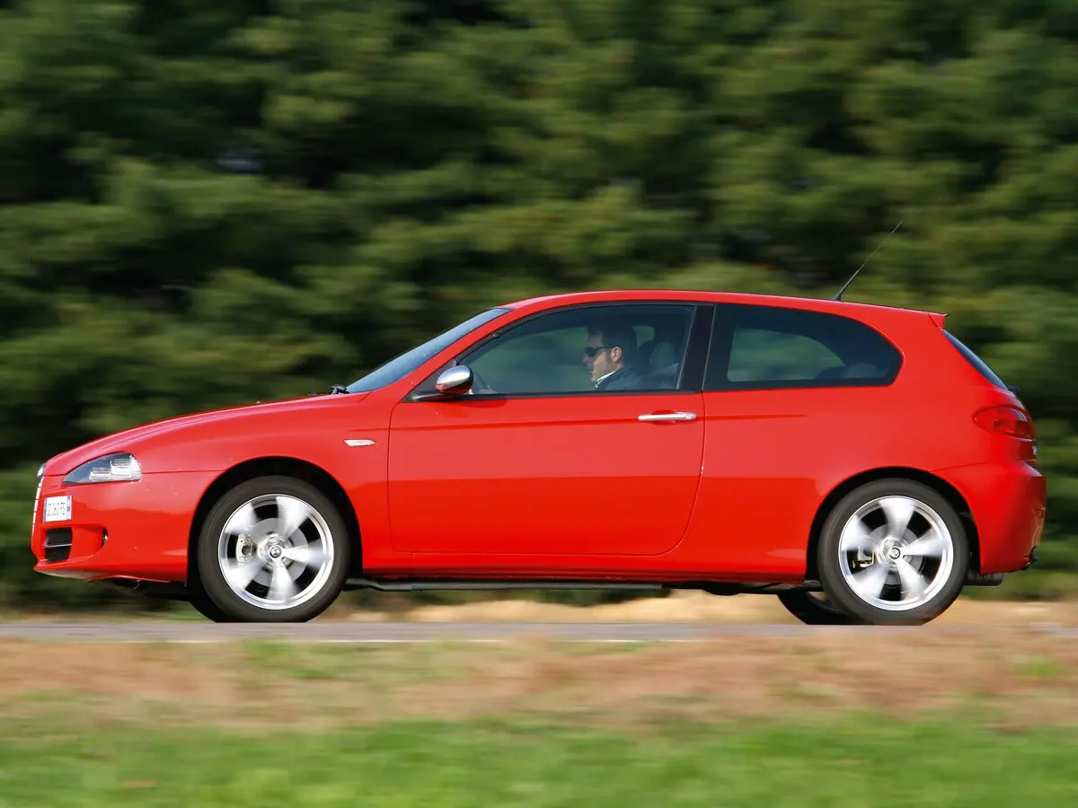 Alfa Romeo 147 I Рестайлинг Хэтчбек 3 дв. — 照片 2