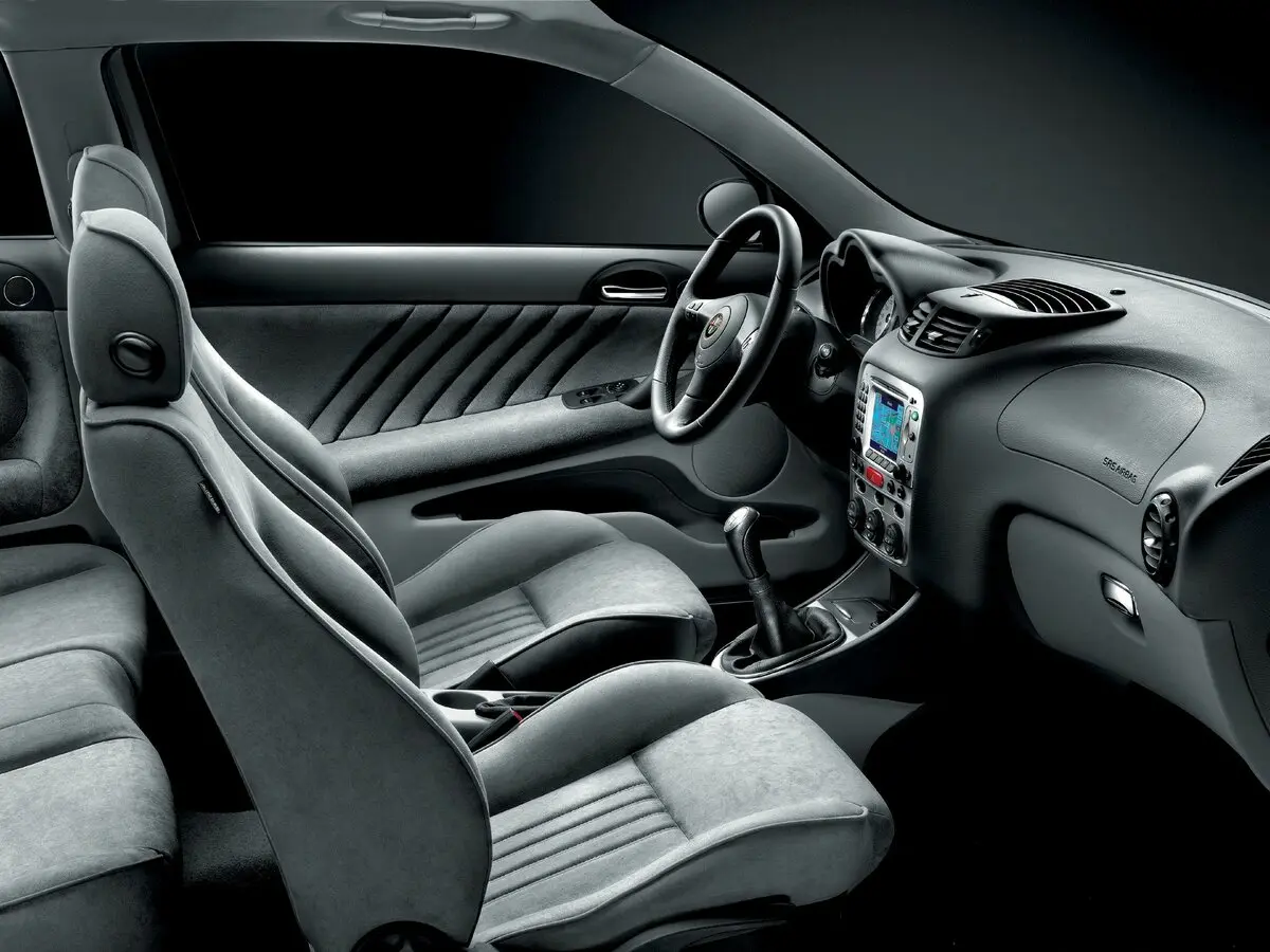 Alfa Romeo 147 I Рестайлинг Хэтчбек 3 дв. — 照片 7