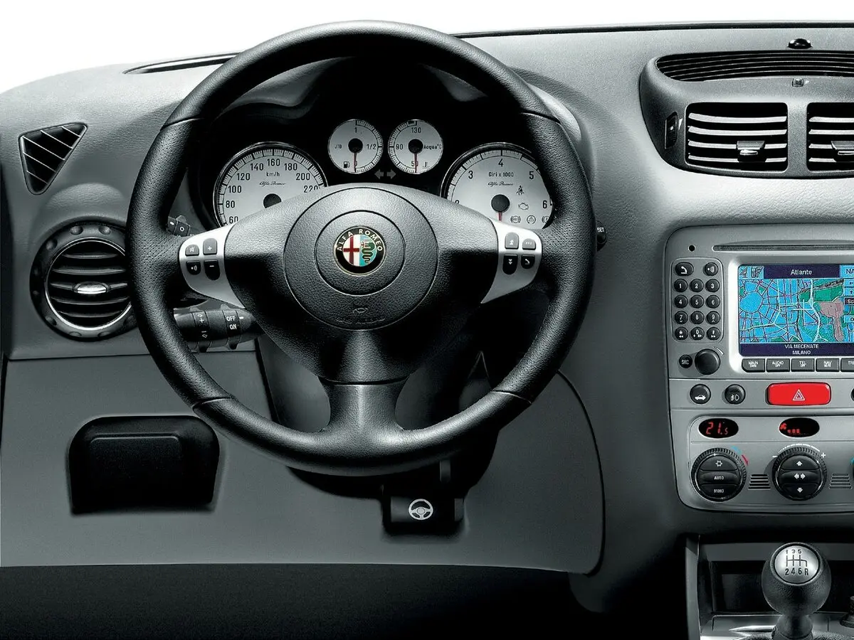 Alfa Romeo 147 I Рестайлинг Хэтчбек 3 дв. — 照片 9