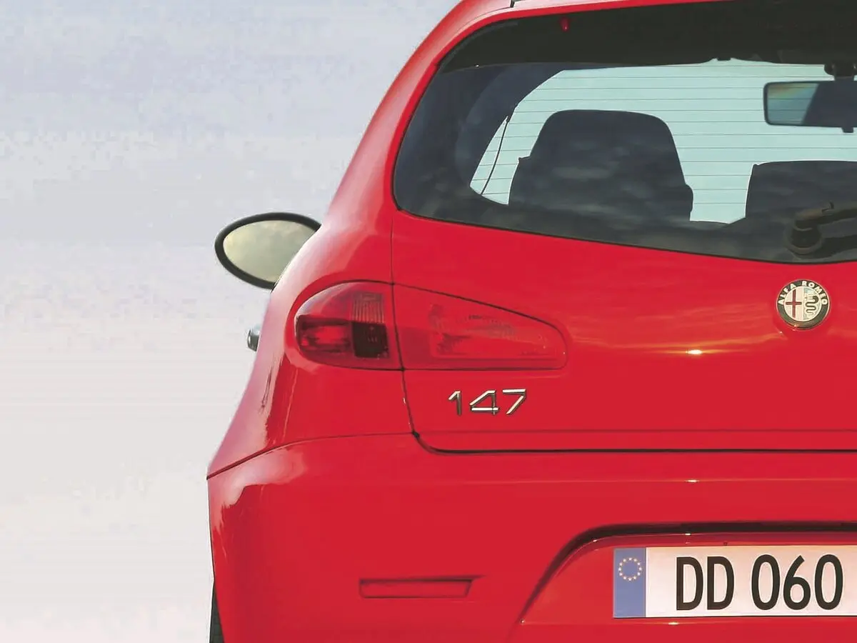 Alfa Romeo 147 I Рестайлинг Хэтчбек 3 дв. — 照片 14