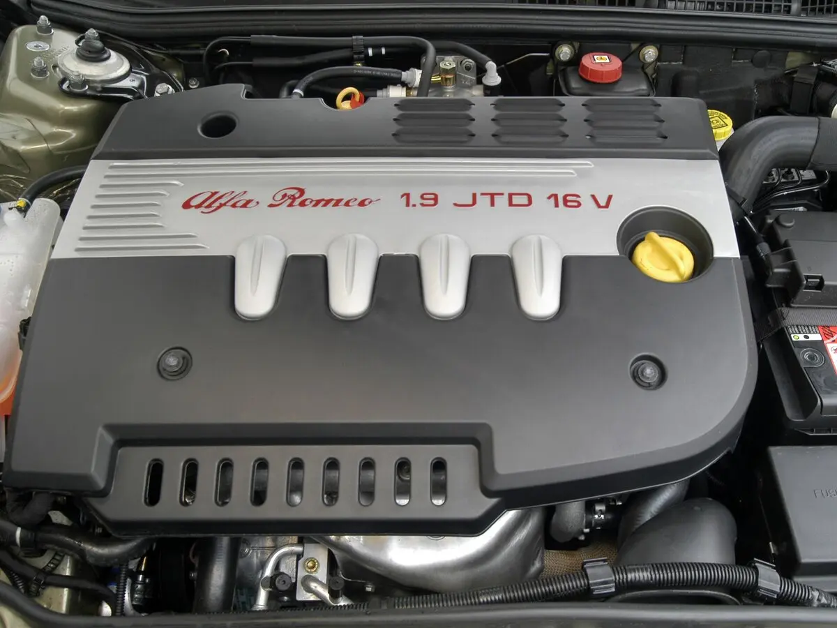 Alfa Romeo 147 I Рестайлинг Хэтчбек 3 дв. — 照片 15