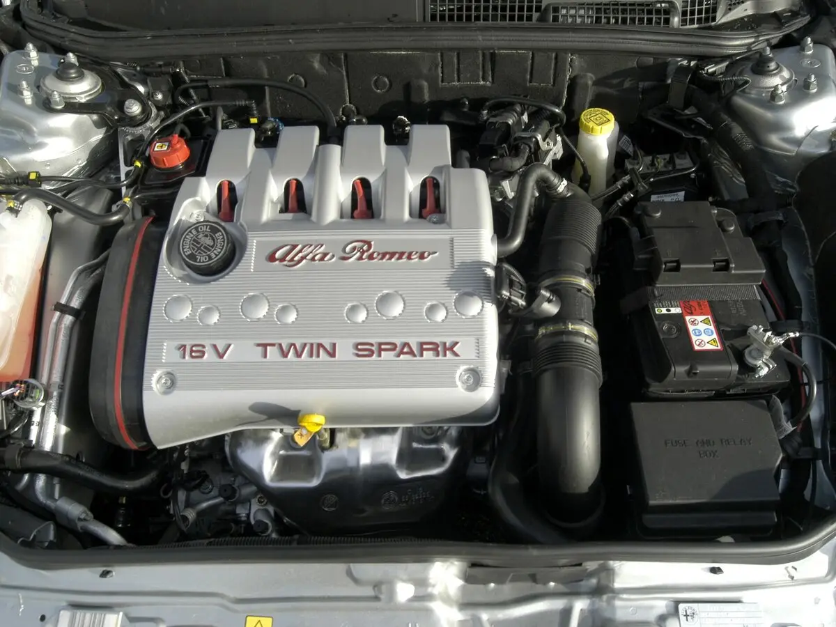 Alfa Romeo GT 2003 – 2010 Купе — сүрөт 13