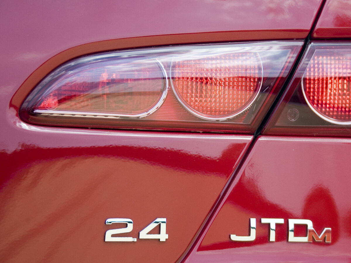 Alfa Romeo 159 2005 – 2011 Седан — фото 16