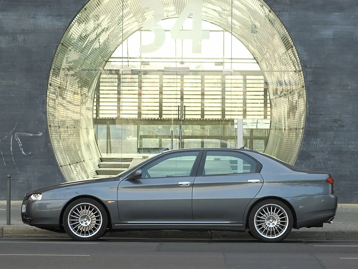 Alfa Romeo 166 I Рестайлинг Седан — photo 2