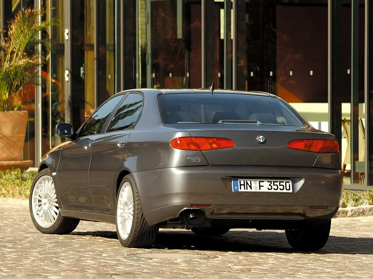 Alfa Romeo 166 I Рестайлинг Седан — photo 4