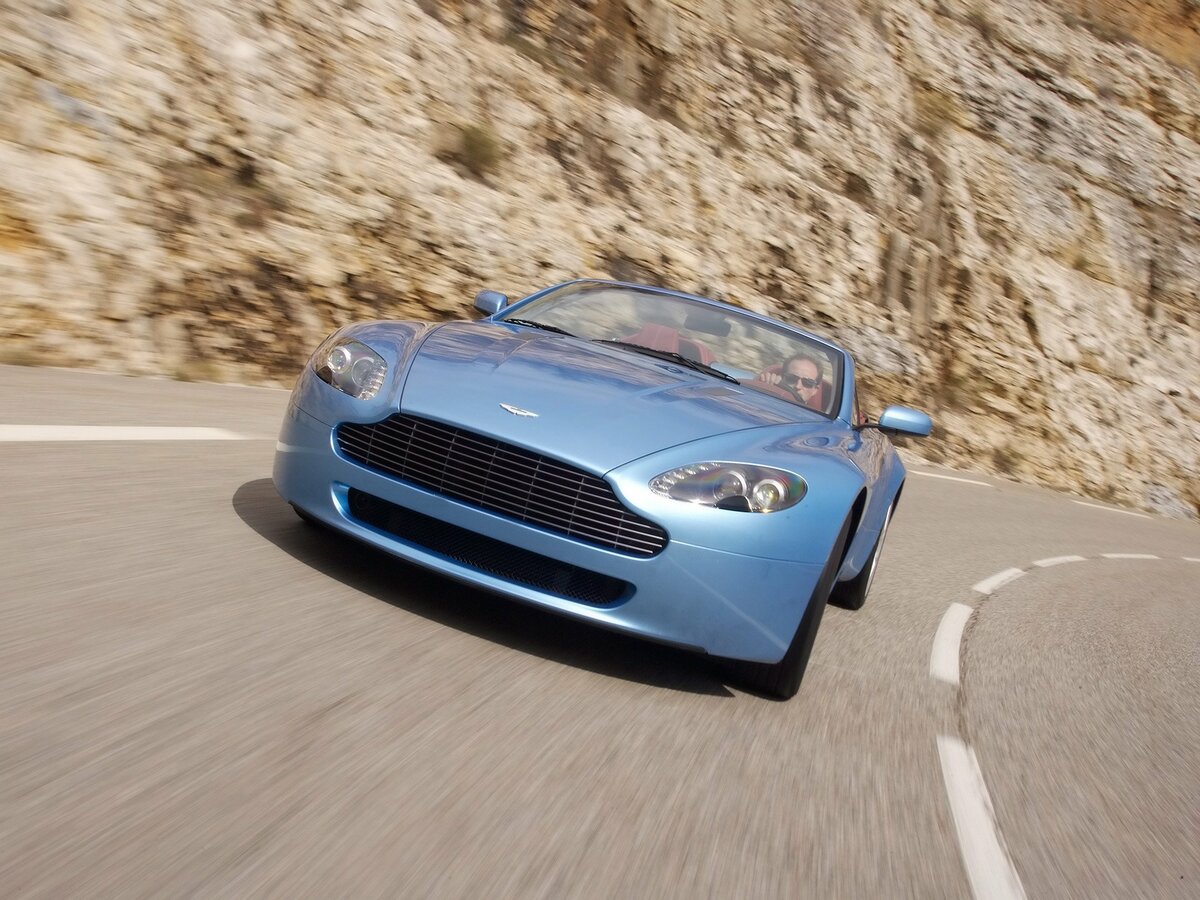 Aston Martin V8 Vantage III Родстер — фото 3